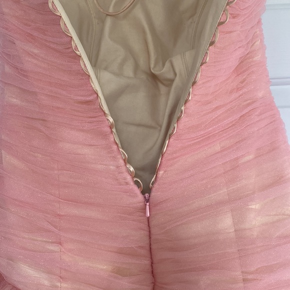 Prom gown size 4 
Great color and sparkle - Picture 12 of 15